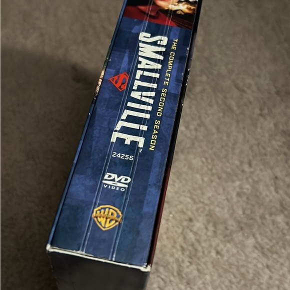 Smallville seasons 1-5 DVDs - Picture 7 of 7